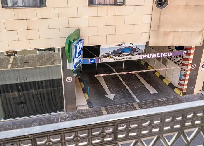 Central Luxury Flat With Free Parking