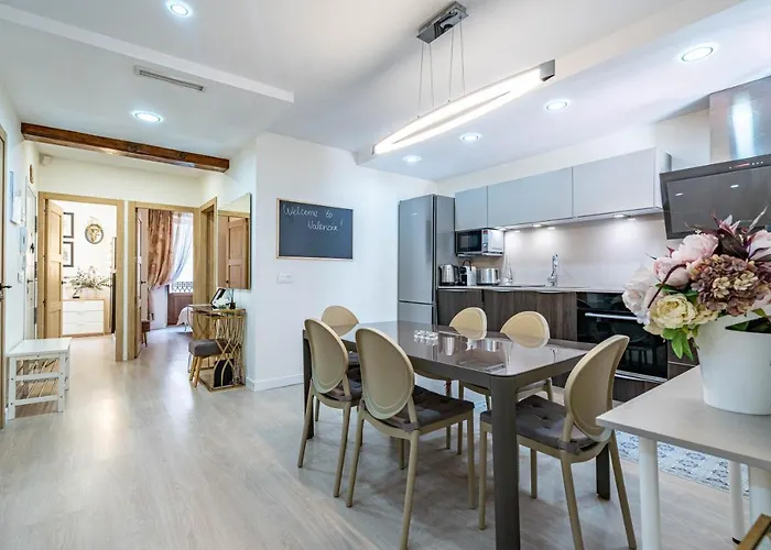 Central Luxury Flat With Free Parking Lägenhet *
