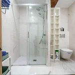 Central Luxury Flat With Free Parking 아파트