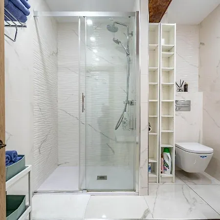 Central Luxury Flat With Free Parking Lägenhet