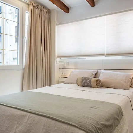 Central Luxury Flat With Free Parking 아파트 *